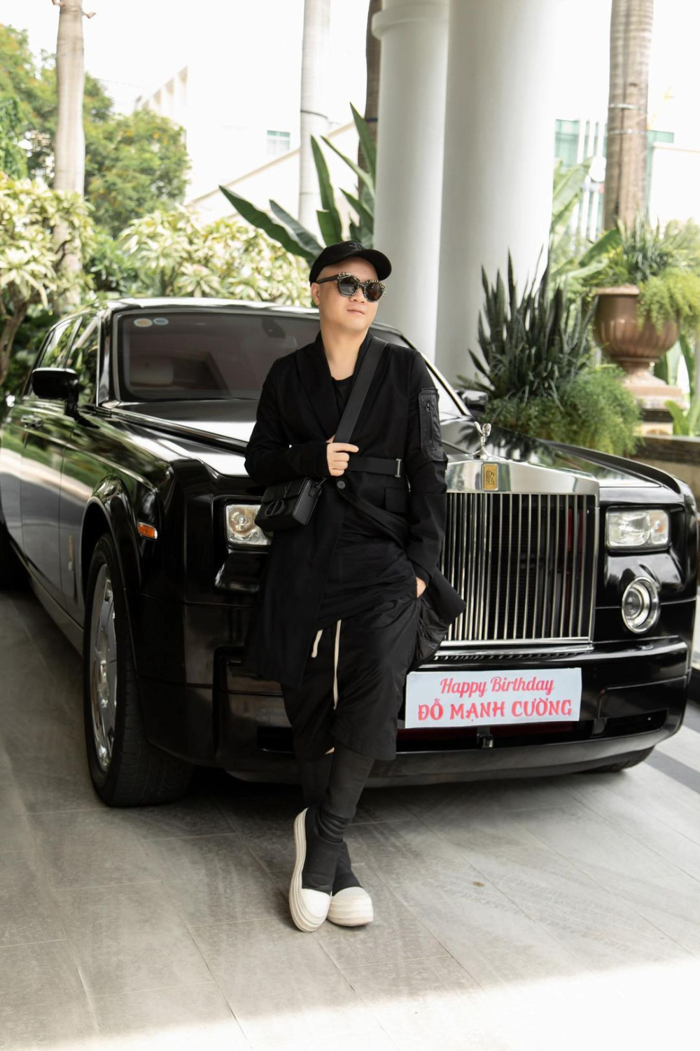 Nh&agrave; thiết kế Đỗ Mạnh Cường tậu xe si&ecirc;u sang Rolls-Royce Phantom 