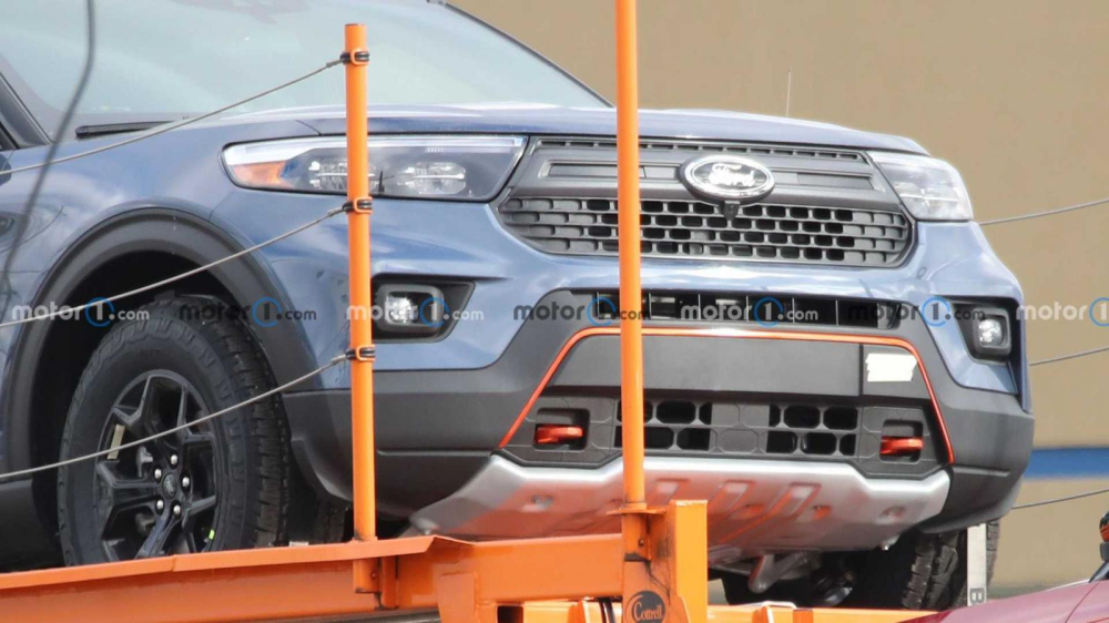 Cận cảnh thiết kế đầu xe của Ford Explorer Timberline 2022