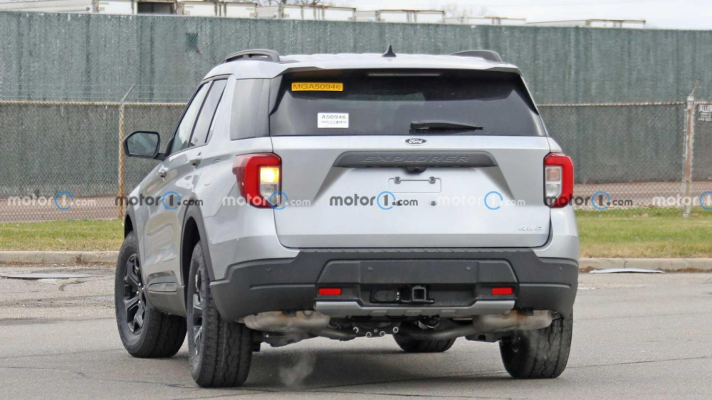 Ống xả của Ford Explorer Timberline 2022 còn được giấu kín