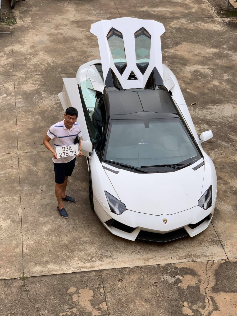 Ra biển số B&igrave;nh Phước, Lamborghini Aventador Roadster của người chơi lan g&acirc;y sự ch&uacute; &yacute;