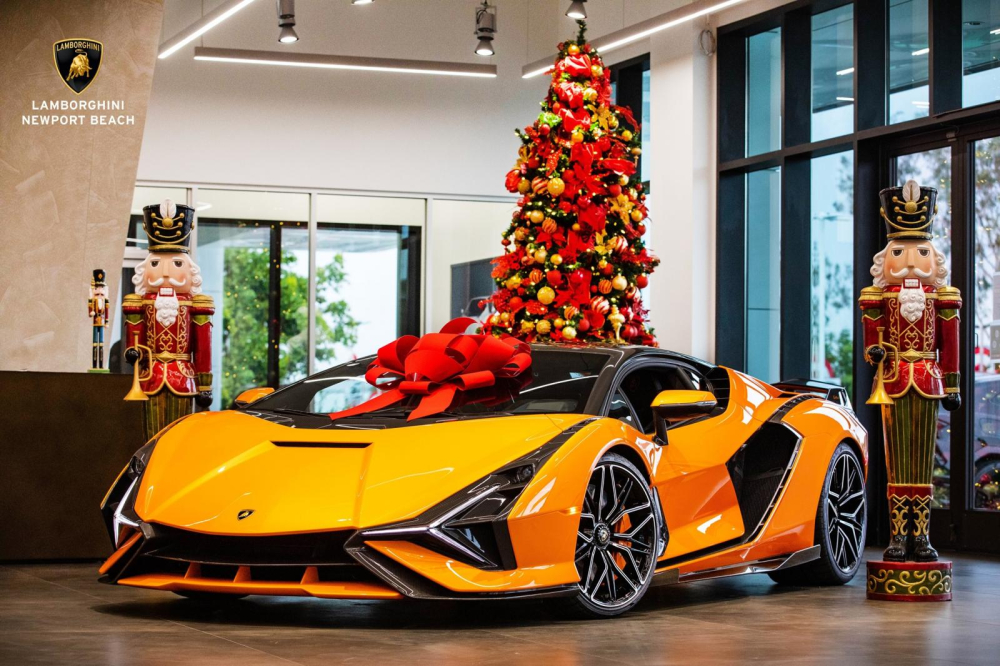 Chiếc siêu xe Lamborghini Sian này có màu cam rất nổi bật Chiếc siêu xe Lamborghini Sian này có màu cam rất nổi bật