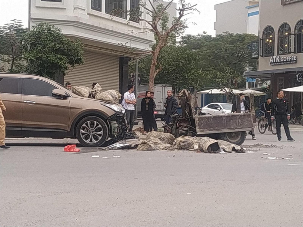 Hiện trường vụ xe Hyundai lấn làn, tông trực diện vào xe 3 bánh, một người bị thương nặng