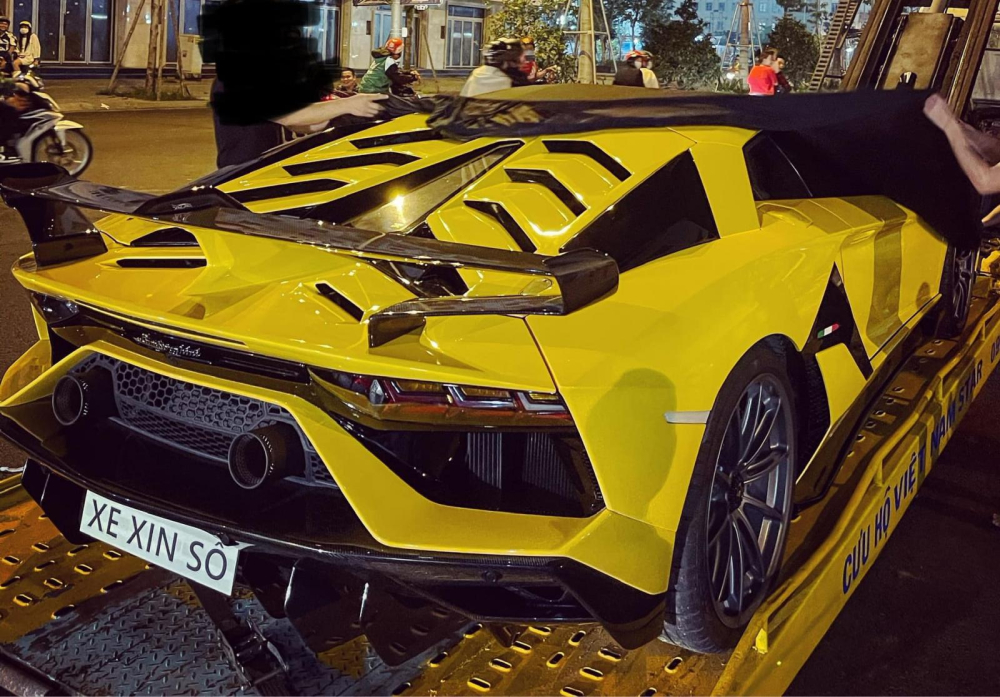 Sau khi độ ống xả BRE, siêu xe hàng hiếm Lamborghini Aventador SVJ về tay doanh nhân ở Gò Vấp Sau khi độ ống xả BRE, siêu xe hàng hiếm Lamborghini Aventador SVJ về tay doanh nhân ở Gò Vấp