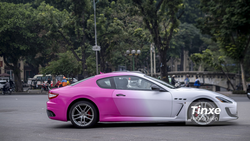 Maserati GranTurismo MC Sportline được trang bị khối động cơ V8, dung tích 4,7 lít, sản sinh công suất tối đa 460 mã lực và mô-men xoắn cực đại 520 Nm. Kết hợp cùng hộp số 6 cấp, Maserati GranTurismo MC Sportline mất khoảng 4,8 giây để tăng tốc từ vị trí đứng yên lên 100 km/h trước khi đạt vận tốc t