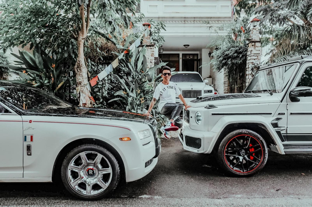 Minh Nhựa mua kh&aacute; nhiều SUV trong năm Canh T&yacute; n&agrave;y. Nổi bật v&agrave; đắt nhất ch&iacute;nh l&agrave; Rolls-Royce Cullinan