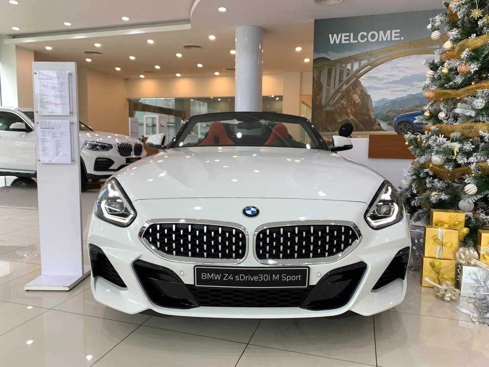 BMW Z4 thế hệ thứ 6 được nhập khẩu chính hãng với một phiên bản duy nhất là sDrive30i Msport