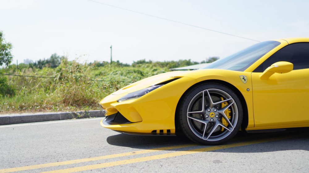 Thiết kế phần đầu xe Ferrari F8 Spider rất c&aacute; t&iacute;nh