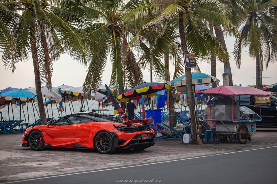 Ngo&agrave;i ra l&agrave; si&ecirc;u xe McLaren 765LT c&ograve;n c&oacute; m&ocirc;-men xoắn cực đại 800 Nm, tăng 30 Nm so với si&ecirc;u xe McLaren 720S đang giữ nhiều danh hiệu ở c&aacute;c cuộc đua drag 400m hay 800m. Sức mạnh của khối động cơ tr&ecirc;n si&ecirc;u xe h&agrave;ng hiếm McLaren 765LT sẽ chạy qua hộp số ly hợp k&eacute;p bảy tốc độ đ&atilde; c&oacute; c&aacute;c tinh chỉnh l&agrave;m cho việc sang số nhanh hơn 15% so với McLaren 720S.