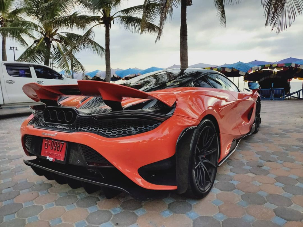 Trong số 765 chiếc si&ecirc;u xe McLaren 765LT được sản xuất giới hạn sẽ c&oacute; 8 chiếc d&agrave;nh cho thị trường Th&aacute;i Lan. Tại thị trường Mỹ, si&ecirc;u xe bản giới hạn McLaren 765LT được ch&agrave;o b&aacute;n khoảng 358.000 đ&ocirc; la, tương đương 8,26 tỷ đồng.