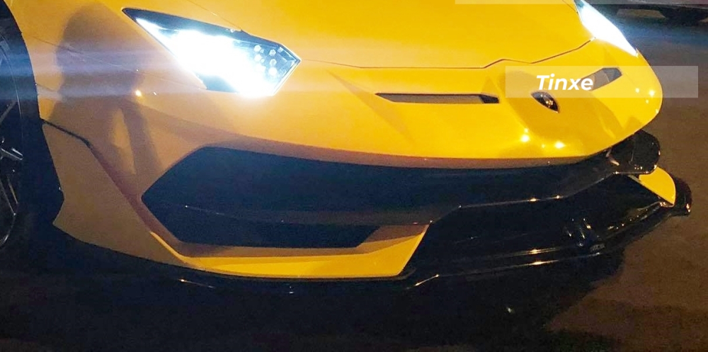 Chiếc siêu xe Lamborghini Aventador SVJ này có màu sơn vàng Giallo Evros Chiếc siêu xe Lamborghini Aventador SVJ này có màu sơn vàng Giallo Evros