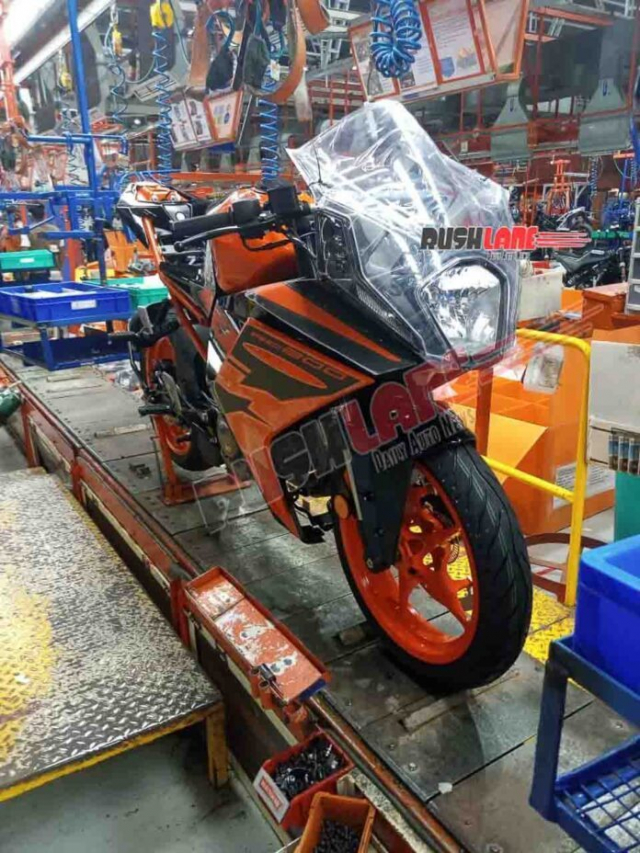 Hình ảnh thực tế của KTM RC 200 2021 tại nhà máy