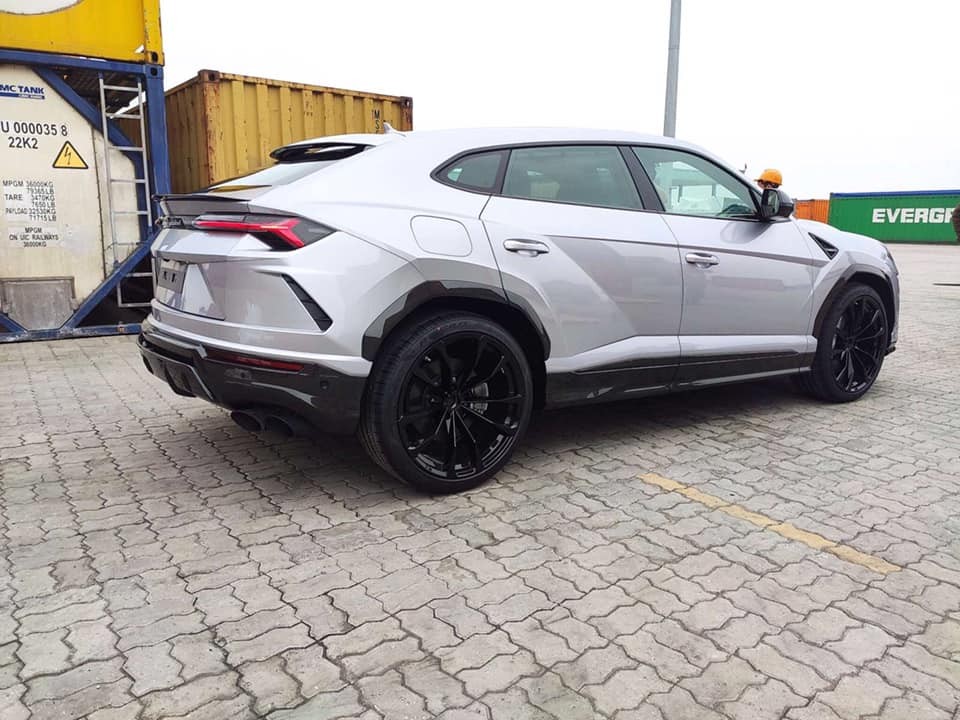 Chiếc Lamborghini Urus này có màu sơn xám Grigio Nimbus độc nhất Việt Nam hiện nay