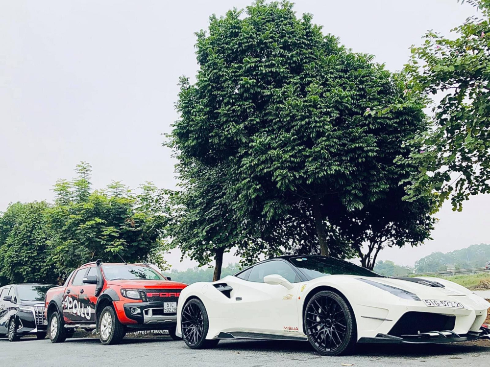 Si&ecirc;u xe Ferrari 488 GTB độ Misha Design tr&ecirc;n đường phố H&agrave; Nội