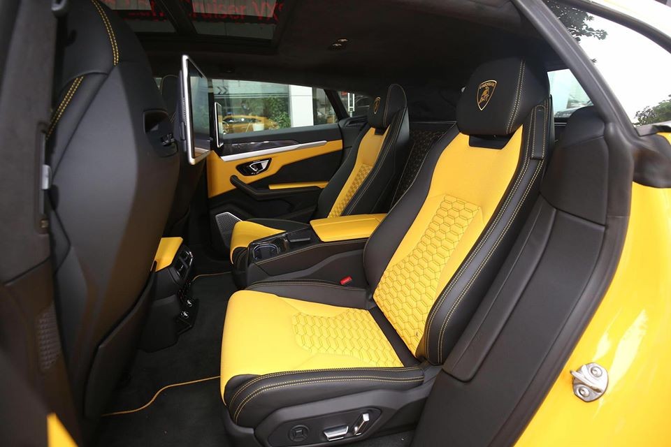 Hàng ghế sau của Lamborghini Urus thứ 9 về Việt Nam