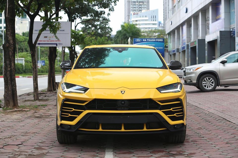 Lamborghini Urus thứ 9 về Việt Nam cũng mang màu vàng