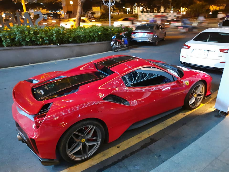 Ferrari 488 Pista Spider mất hơn 12 giây để mở mui