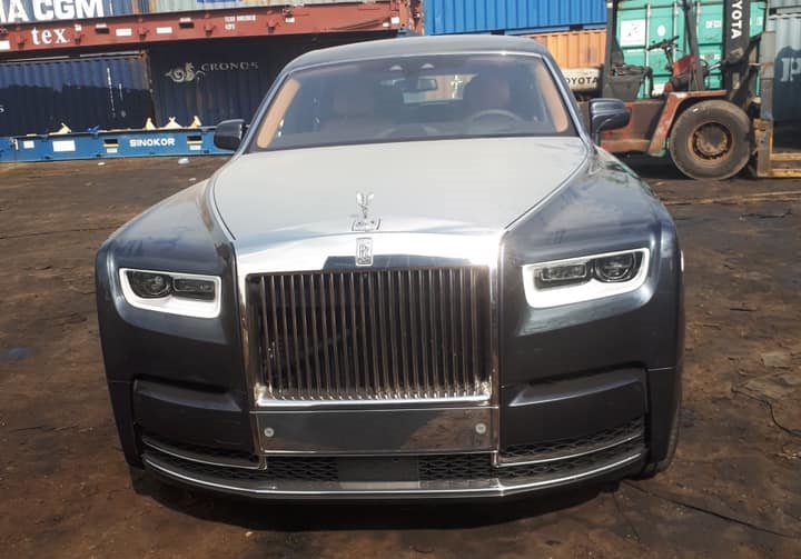 Rolls-Royce Phantom thế hệ thứ 8 về Việt Nam c&oacute; đ&egrave;n pha mới ho&agrave;n to&agrave;n so với bản cũ