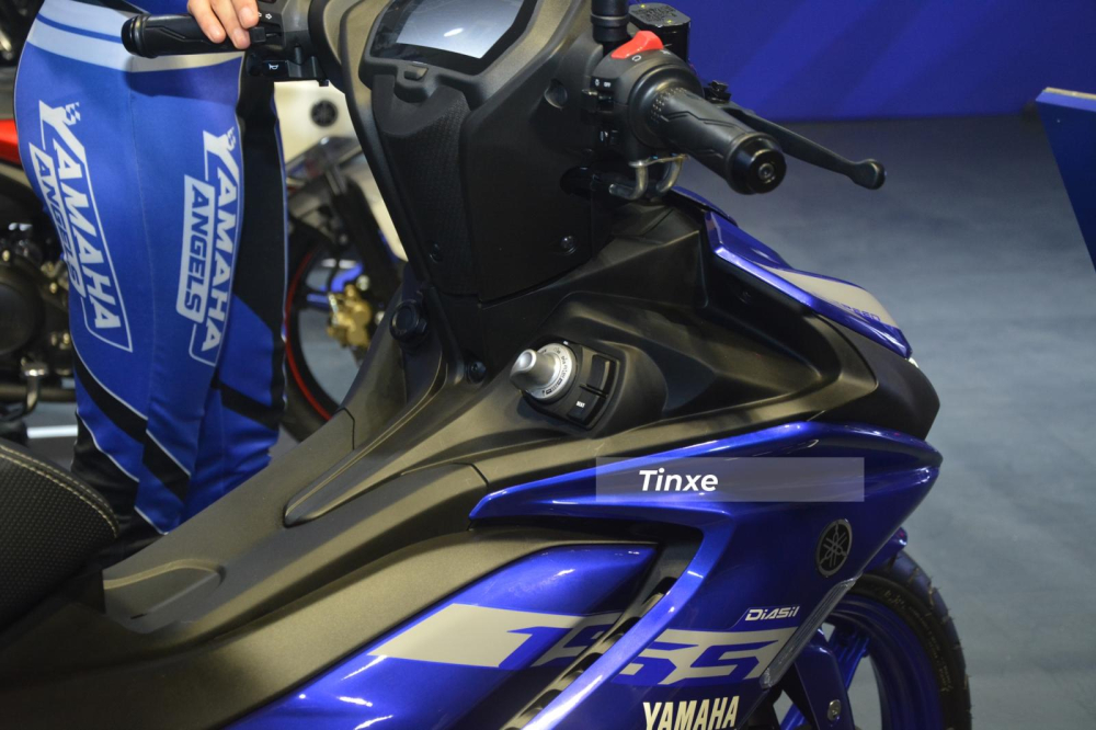 Trên Yamaha Exciter 155 VVA bản cao cấp và GP có trang bị chìa khoá thông minh, bản tiêu chuẩn trang bị chìa cơ Trên Yamaha Exciter 155 VVA bản cao cấp và GP có trang bị chìa khoá thông minh, bản tiêu chuẩn trang bị chìa cơ