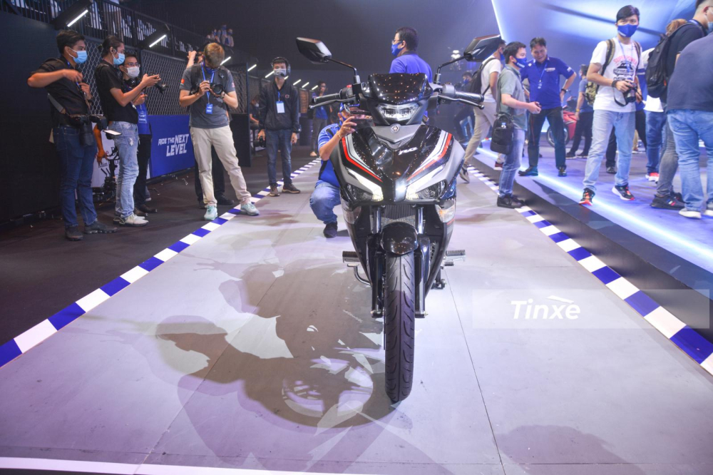 Sau nhiều lần rò rỉ thông tin cũng như hình ảnh chạy thử, mẫu xe côn tay Yamaha Exciter hoàn toàn mới đã chính thức trình làng tại khu vực Đông Nam Á vào tối ngày 29 tháng 12 năm 2020 và Việt Nam chính là đất nước được ưu ái giới thiệu mẫu xe này đầu tiên. Sau nhiều lần rò rỉ thông tin cũng như hình ảnh chạy thử, mẫu xe côn tay Yamaha Exciter hoàn toàn mới đã chính thức trình làng tại khu vực Đông Nam Á vào tối ngày 29 tháng 12 năm 2020 và Việt Nam chính là đất nước được ưu ái giới thiệu mẫu xe này đầu tiên.