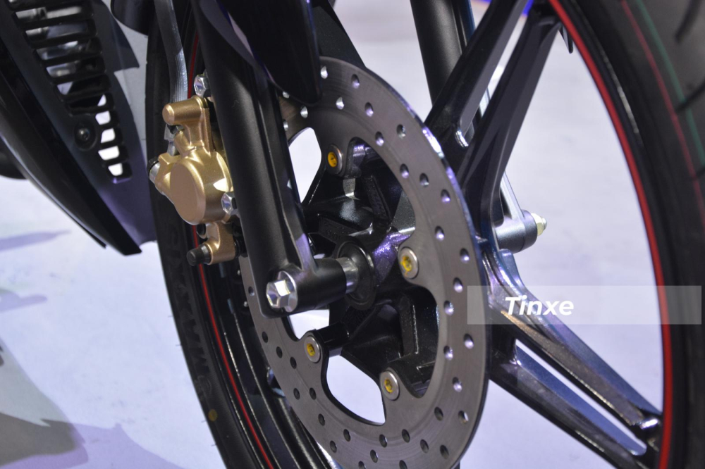 Việc có động cơ mới cũng đã giúp cho Yamaha Exciter 155 VVA 2021 sản sinh ra công suất tối đa 17,7 mã lực tại vòng tua máy 9.500 vòng/phút, cao hơn 2,6 mã lực so với phiên bản Yamaha Exciter 150 trước đó chỉ có công suất 15,1 mã lực tại vòng tua máy 8.500 vòng/phút. Mô-men xoắn cực đại 14,4 N.m tại vòng tua 8.000 vòng/phút. Việc có động cơ mới cũng đã giúp cho Yamaha Exciter 155 VVA 2021 sản sinh ra công suất tối đa 17,7 mã lực tại vòng tua máy 9.500 vòng/phút, cao hơn 2,6 mã lực so với phiên bản Yamaha Exciter 150 trước đó chỉ có công suất 15,1 mã lực tại vòng tua máy 8.500 vòng/phút. Mô-men xoắn cực đại 14,4 N.m tại vòng tua 8.000 vòng/phút.