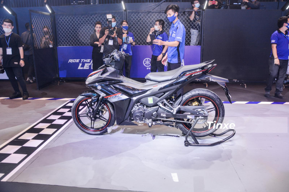 Việc tạo ra dòng xe Yamaha Exciter 155 VVA 2021 không chỉ Việc tạo ra dòng xe Yamaha Exciter 155 VVA 2021 không chỉ phả hơi nóng lên các đối thủ như Honda Winner X hay Suzuki Raider mà còn giúp Yamaha mở ra cuộc chơi mới cho các bạn trẻ thích dòng xe côn tay thể thao.