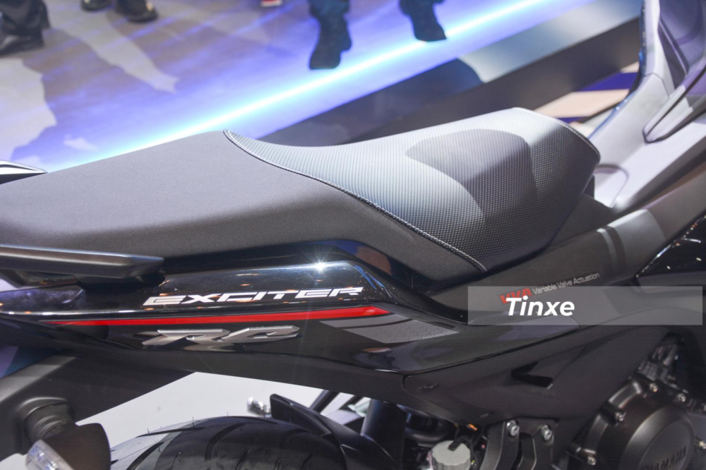 Theo công bố của Yamaha Motor Việt Nam, mẫu xe côn tay Yamaha Exciter 155 VVA 2021 có tốc độ tối đa 117 km/h và khả năng tiết kiệm nhiên liệu của Yamaha Exciter 155 VVA 2021 khá ấn tượng khi chỉ ở mức 2,09 lít/100km. Khung sườn của Yamaha Exciter 155 VVA thiết kế lại hoàn toàn. Theo công bố của Yamaha Motor Việt Nam, mẫu xe côn tay Yamaha Exciter 155 VVA 2021 có tốc độ tối đa 117 km/h và khả năng tiết kiệm nhiên liệu của Yamaha Exciter 155 VVA 2021 khá ấn tượng khi chỉ ở mức 2,09 lít/100km. Khung sườn của Yamaha Exciter 155 VVA thiết kế lại hoàn toàn.