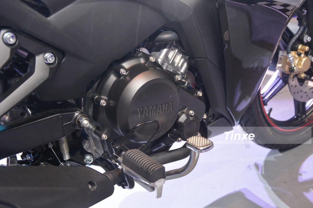 Điều gây ấn tượng nhất của Yamaha Exciter 155 VVA 2021 đối với những người yêu xe chính là việc mẫu xe côn tay này được trang bị khối động cơ xy-lanh đơn, SOHC, 155cc, như vậy, khối động cơ đầy uy lực của mẫu xe này tăng 17% sức mạnh động cơ so với phiên bản Yamaha Exciter 150. Điều gây ấn tượng nhất của Yamaha Exciter 155 VVA 2021 đối với những người yêu xe chính là việc mẫu xe côn tay này được trang bị khối động cơ xy-lanh đơn, SOHC, 155cc, như vậy, khối động cơ đầy uy lực của mẫu xe này tăng 17% sức mạnh động cơ so với phiên bản Yamaha Exciter 150.