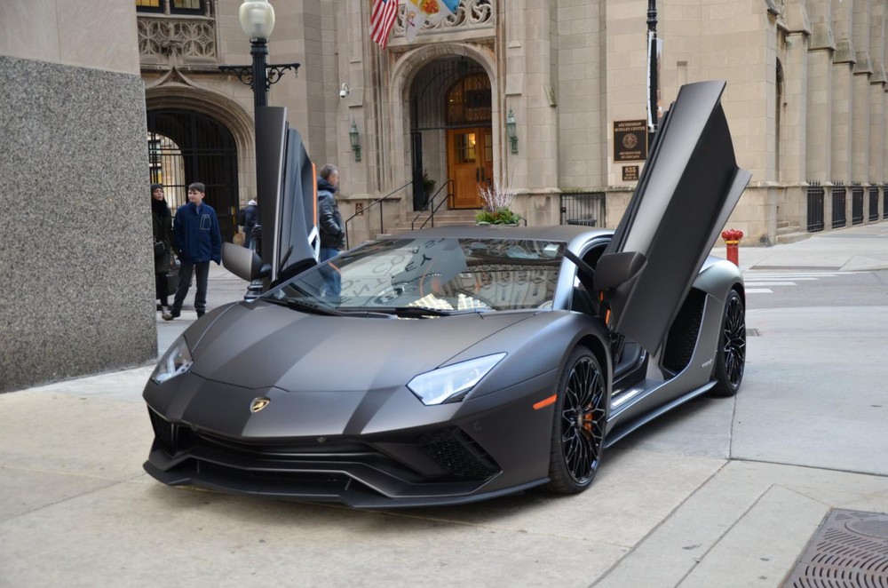 Vẻ đẹp của Lamborghini Aventador S đen nhám