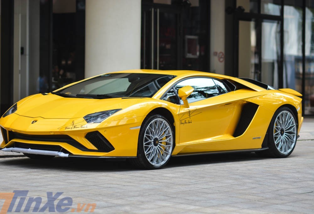 Còn đây là Lamborghini Aventador S đầu tiên về Việt Nam