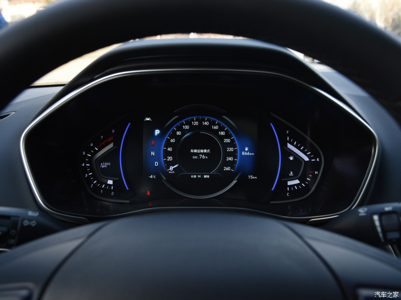 Bảng đồng hồ kỹ thuật số của Hyundai Lafesta 2021