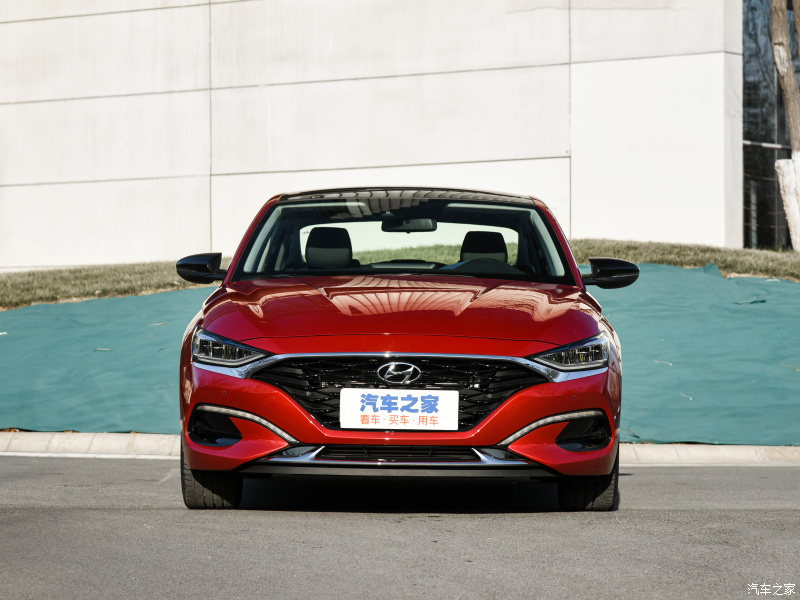 Cận cảnh thiết kế đầu xe của Hyundai Lafesta 2021