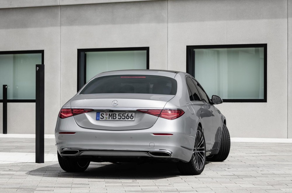 Mercedes-Benz S-Class 2021 có kích thước tăng đáng kể so với thế hệ cũ