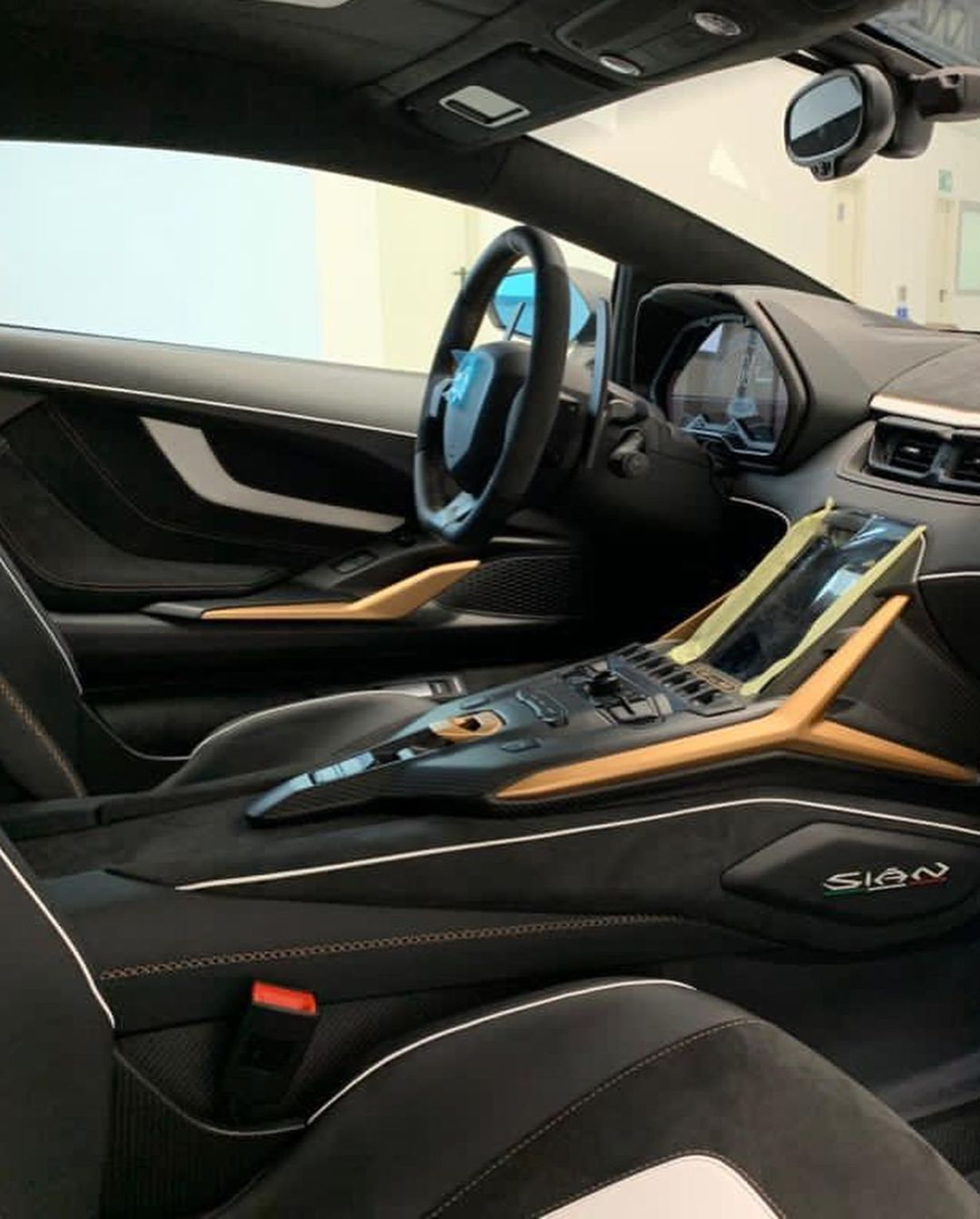 Nội thất siêu xe Lamborghini Sian của doanh nhân Mexico Nội thất siêu xe Lamborghini Sian của doanh nhân Mexico