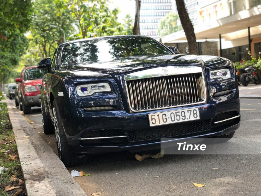 Bên cạnh đó là nhiều chi tiết mạ crôm