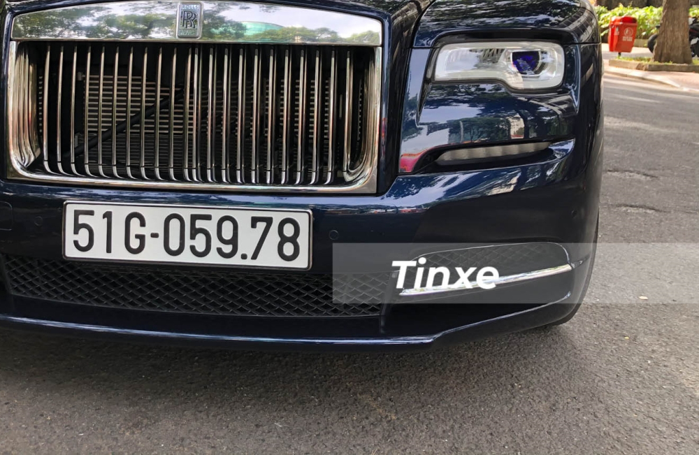 Xe lưới tản nhiệt và thanh nẹp cản va trước mạ crôm