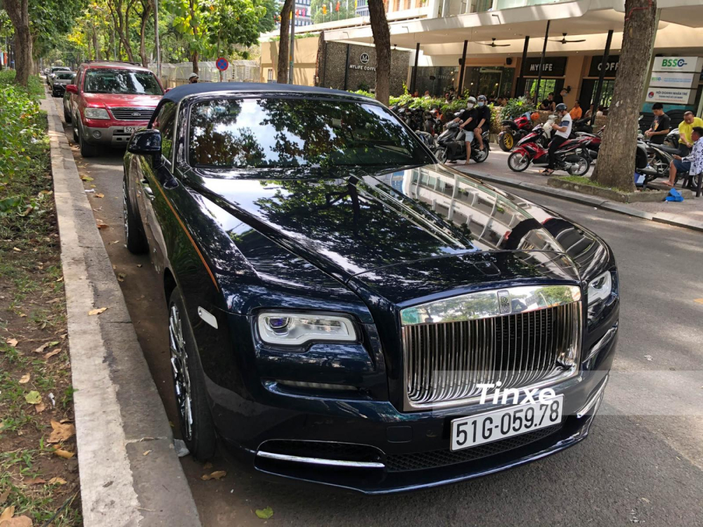 Đây chính là chiếc xe siêu sang Rolls-Royce Dawn độc nhất Việt Nam hiện nay
