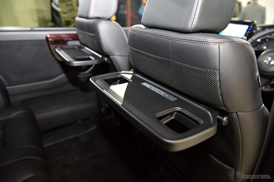 Khay đựng đồ đặt phía sau ghế trước của Honda N-Box 2021