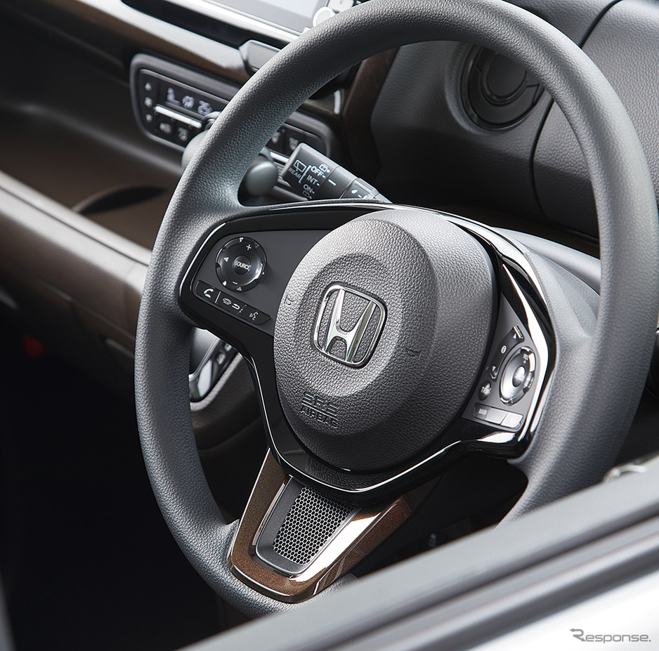 Honda N-Box 2021 còn có vô lăng mới