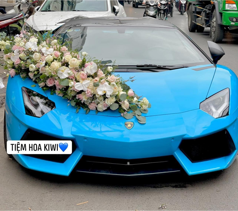 Chiếc si&ecirc;u xe mui trần Lamborghini Aventador Roadster đầu ti&ecirc;n về Việt Nam l&agrave;m xe hoa tại Hải Ph&ograve;ng