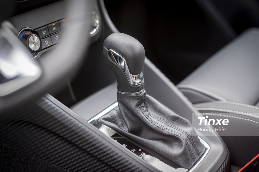 Hộp số tự động 4 cấp trên MG ZS cũng thua thiệt khi so sánh với các đối thủ cùng phân khúc.