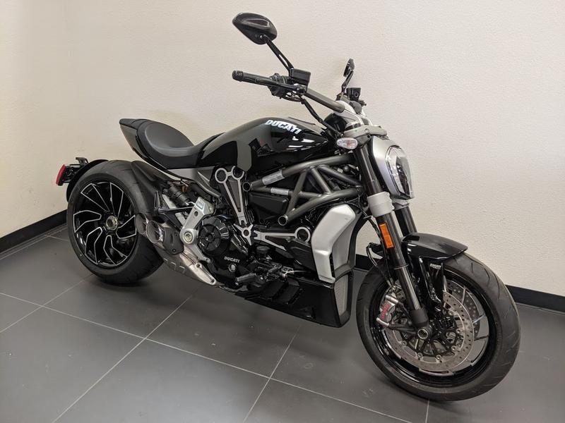 Ducacti X Diavel nguy&ecirc;n bản