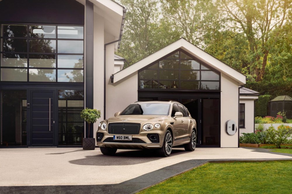 Bentley Bentayga Hybrid 2021 ra mắt muộn hơn 5 th&aacute;ng so với bản thường