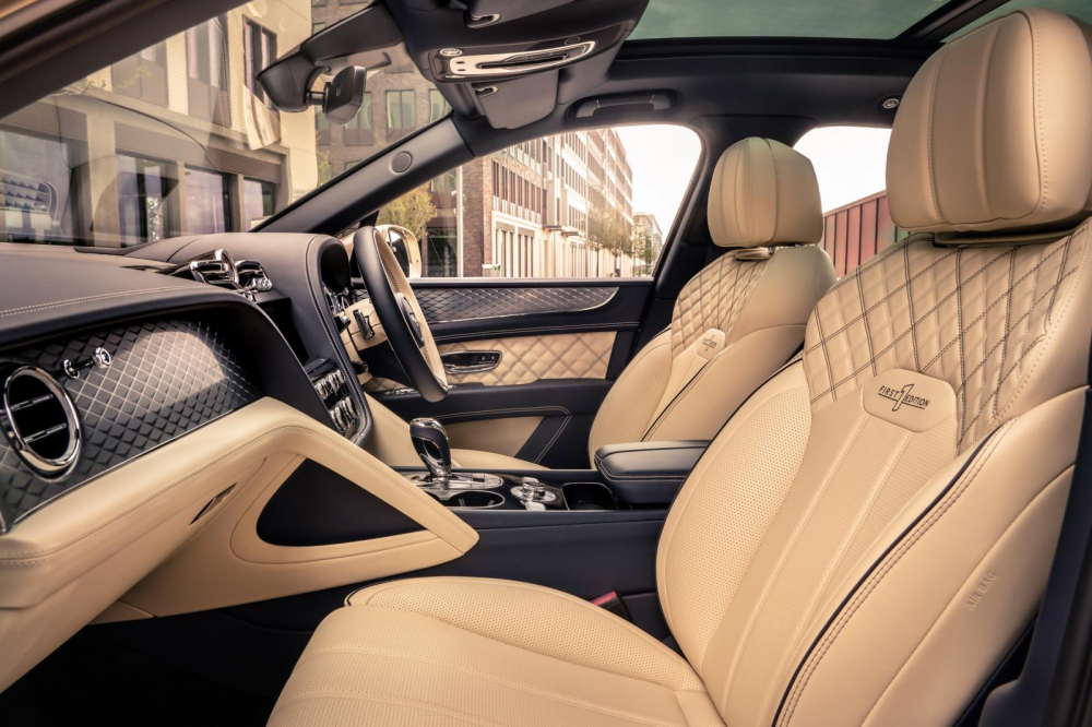 Nội thất sang trọng của Bentley Bentayga Hybrid 2021