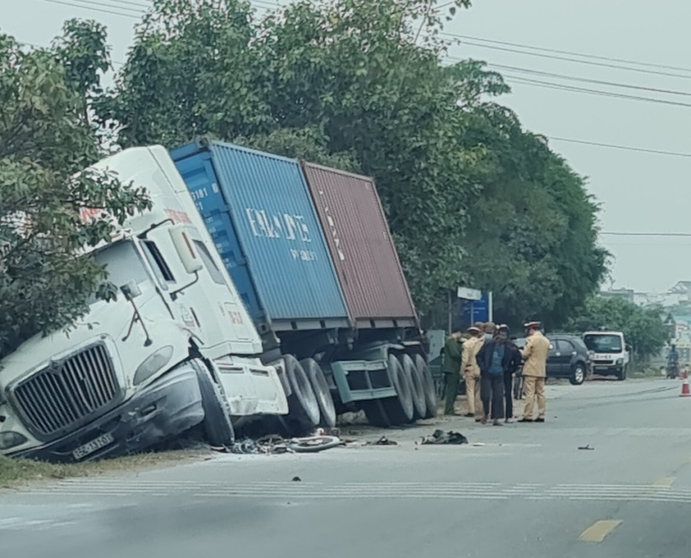 Hiện trường vụ tai nạn nghiêm trọng tại Hải Dương