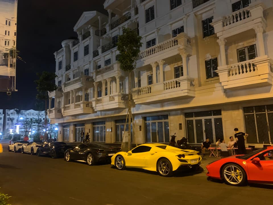Dàn siêu xe đẹp mắt của nhà giàu Việt đi trà chanh tại quận Gò Vấp