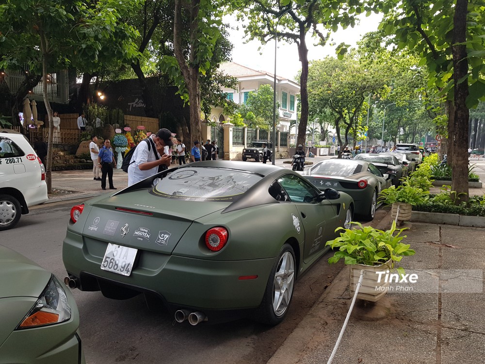 L&uacute;c về tay doanh nh&acirc;n quận 5, chiếc si&ecirc;u xe Ferrari 599 GTB Fiorano n&agrave;y c&oacute; m&agrave;u xanh qu&acirc;n đội nh&aacute;m