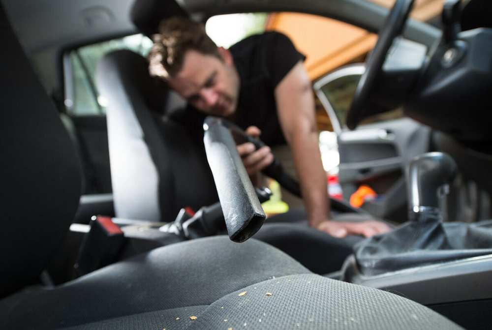 Máy hút bụi ô tô giúp vệ sinh nội thất nhanh chóng và sạch sẽ hơn. Máy hút bụi ô tô giúp vệ sinh nội thất nhanh chóng và sạch sẽ hơn.