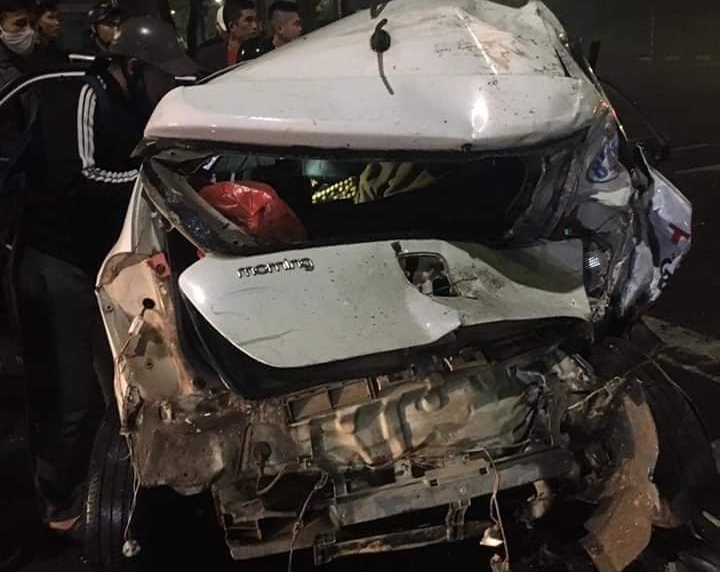 Vụ tai nạn làm nữ hành khách di chuyển trên xe taxi màu trắng tử vong