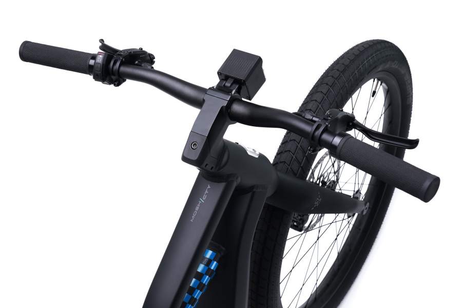 Chiếc xe sở hữu nhiều chi tiết Ni-ken tuyệt đẹp v&agrave; bộ m&agrave;u đen mờ kh&aacute;c biệt