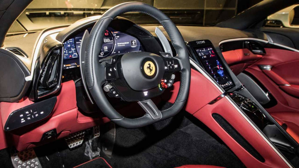 Nội thất của một chiếc siêu xe Ferrari Roma